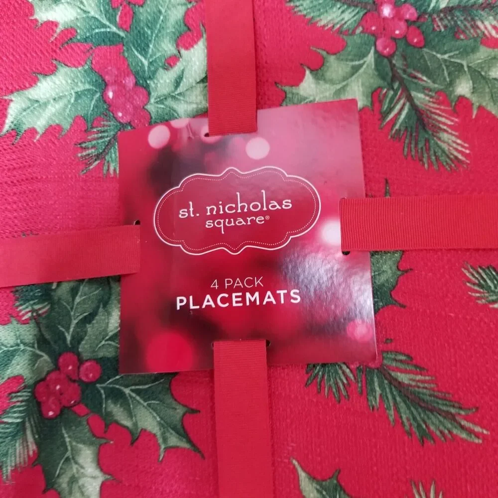 Holiday Placemats Holly Berry St. Nicolas Square Set of 4 Traditional NEW
